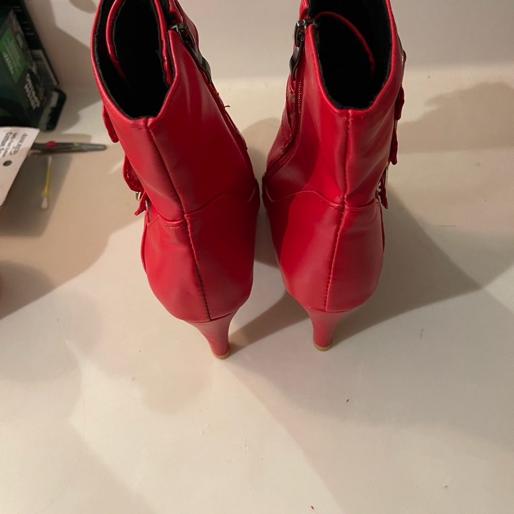 Boots - Picture 5 of 10